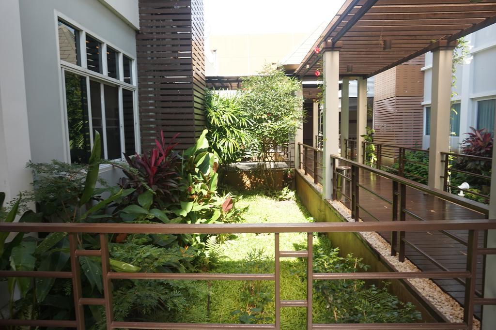Akelada Hotel Nang Rong Exterior photo